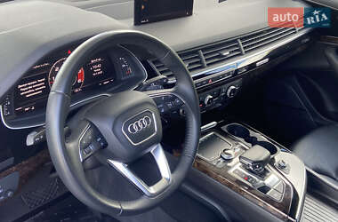 Позашляховик / Кросовер Audi Q7 2018 в 