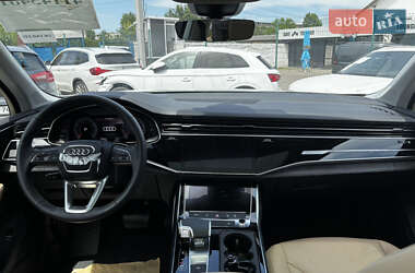 Позашляховик / Кросовер Audi Q7 2025 в 