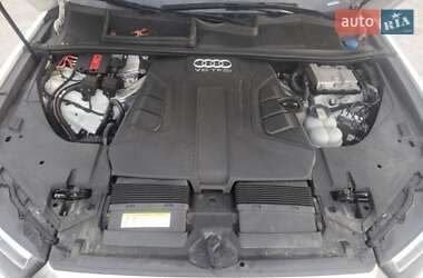 Позашляховик / Кросовер Audi Q7 2018 в 