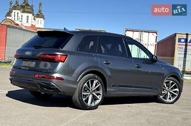 Позашляховик / Кросовер Audi Q7 2021 в 