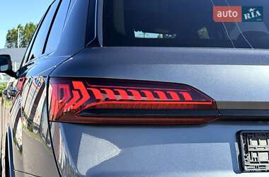 Позашляховик / Кросовер Audi Q7 2021 в 