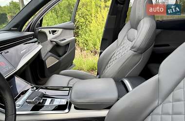 Позашляховик / Кросовер Audi Q7 2021 в 