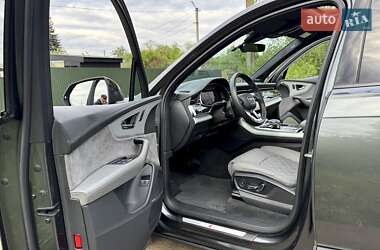 Позашляховик / Кросовер Audi Q7 2021 в 