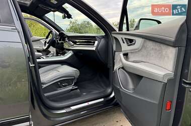Позашляховик / Кросовер Audi Q7 2021 в 