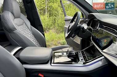 Позашляховик / Кросовер Audi Q7 2021 в 