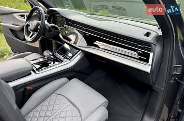 Позашляховик / Кросовер Audi Q7 2021 в 