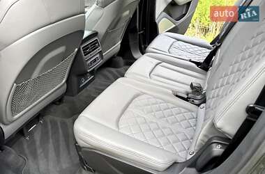 Позашляховик / Кросовер Audi Q7 2021 в 