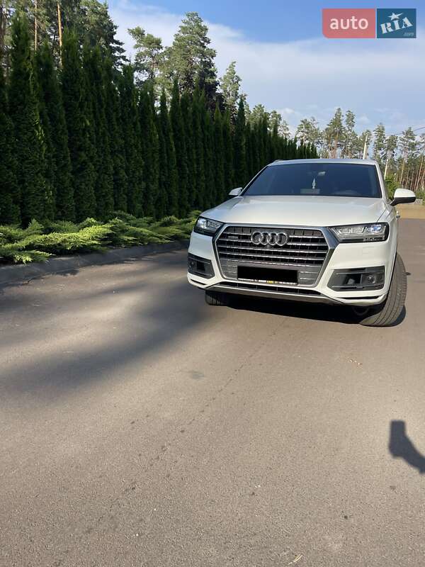 Позашляховик / Кросовер Audi Q7 2017 в Києві