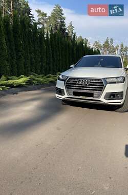 Позашляховик / Кросовер Audi Q7 2017 в 