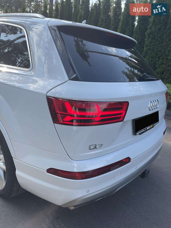 Позашляховик / Кросовер Audi Q7 2017 в Києві