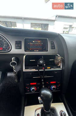 Позашляховик / Кросовер Audi Q7 2009 в 