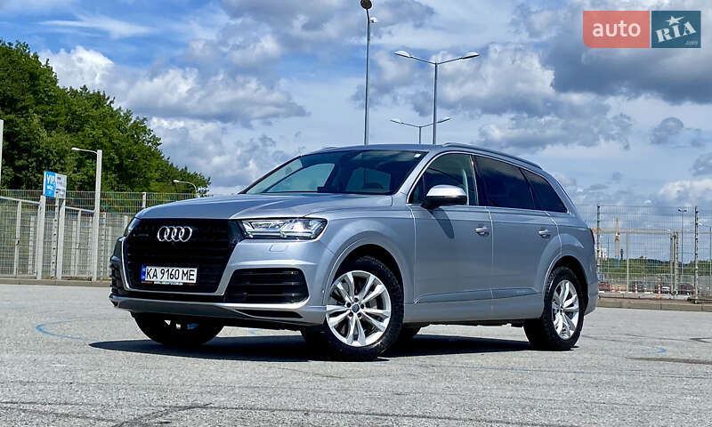 Позашляховик / Кросовер Audi Q7 2018 в 