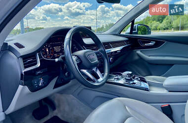 Позашляховик / Кросовер Audi Q7 2018 в 