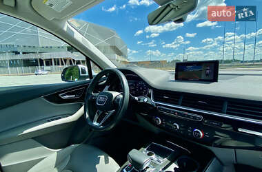 Позашляховик / Кросовер Audi Q7 2018 в 