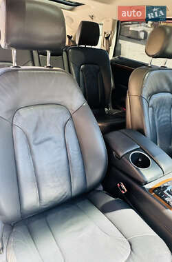 Позашляховик / Кросовер Audi Q7 2012 в 