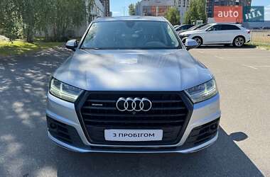 Позашляховик / Кросовер Audi Q7 2018 в 