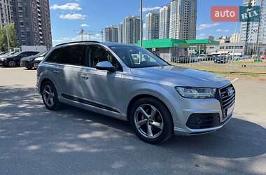 Позашляховик / Кросовер Audi Q7 2018 в 