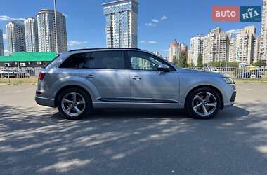 Позашляховик / Кросовер Audi Q7 2018 в 