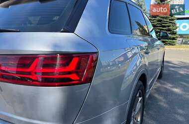 Позашляховик / Кросовер Audi Q7 2018 в 