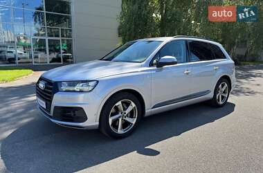Позашляховик / Кросовер Audi Q7 2018 в 