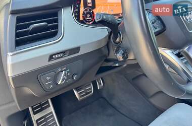 Позашляховик / Кросовер Audi Q7 2018 в 
