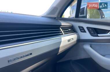 Позашляховик / Кросовер Audi Q7 2018 в 