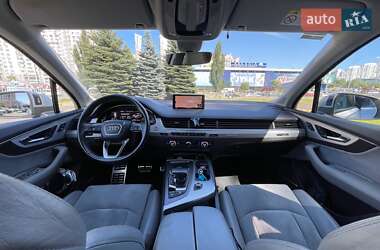 Позашляховик / Кросовер Audi Q7 2018 в 