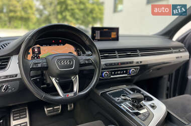 Позашляховик / Кросовер Audi Q7 2017 в 