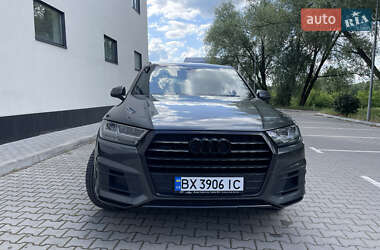 Позашляховик / Кросовер Audi Q7 2017 в 