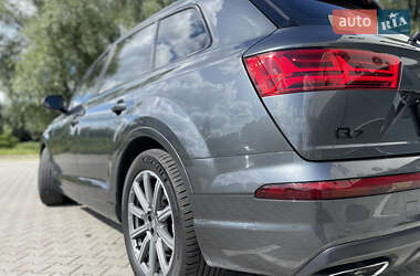 Позашляховик / Кросовер Audi Q7 2017 в 