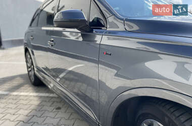 Позашляховик / Кросовер Audi Q7 2017 в 