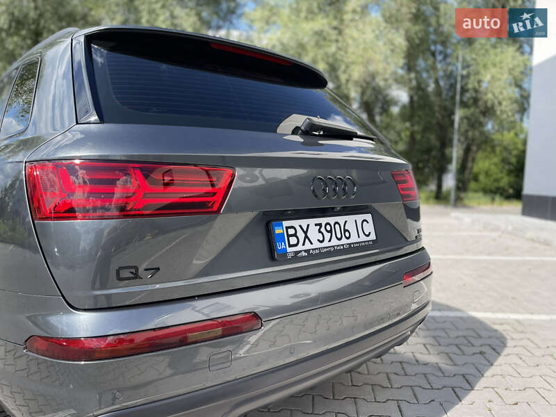 Внедорожник / Кроссовер Audi Q7 2017 в Хмельницком