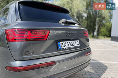 Позашляховик / Кросовер Audi Q7 2017 в 