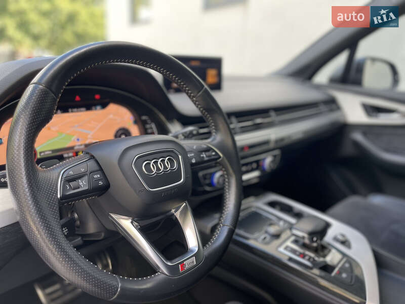 Внедорожник / Кроссовер Audi Q7 2017 в Хмельницком