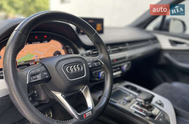 Позашляховик / Кросовер Audi Q7 2017 в 