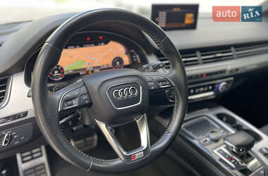 Позашляховик / Кросовер Audi Q7 2017 в 