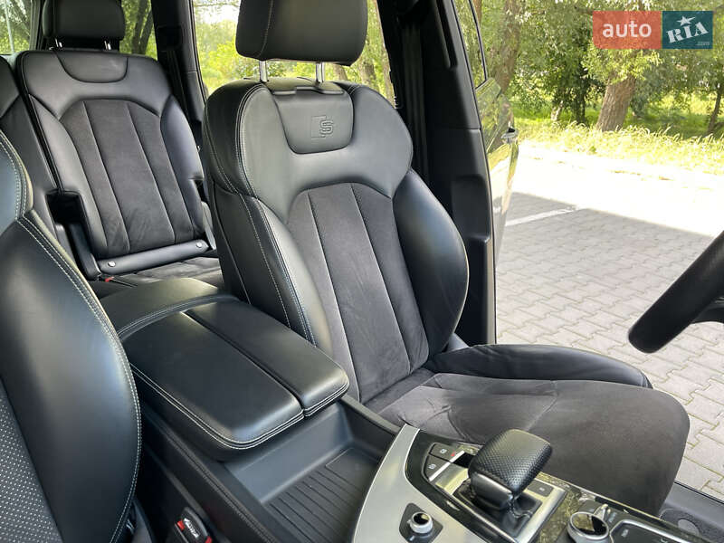 Внедорожник / Кроссовер Audi Q7 2017 в Хмельницком