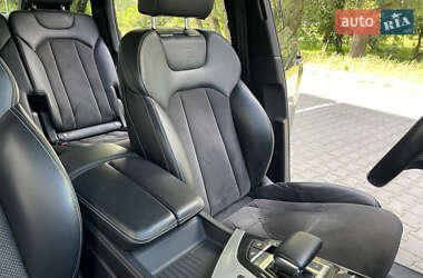 Позашляховик / Кросовер Audi Q7 2017 в 