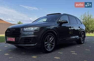 Позашляховик / Кросовер Audi Q7 2018 в 