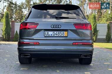 Позашляховик / Кросовер Audi Q7 2018 в 