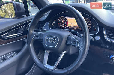 Внедорожник / Кроссовер Audi Q7 2016 в 