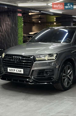 Позашляховик / Кросовер Audi Q7 2016 в 
