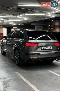 Позашляховик / Кросовер Audi Q7 2016 в 