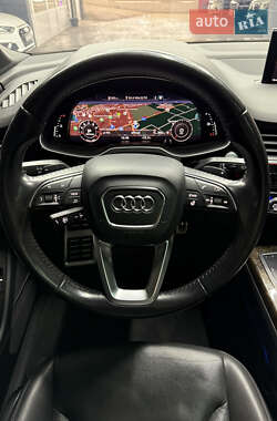 Позашляховик / Кросовер Audi Q7 2016 в 