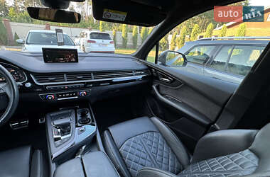 Позашляховик / Кросовер Audi Q7 2018 в 