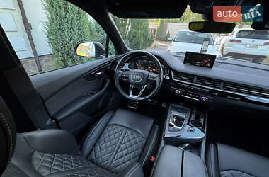 Позашляховик / Кросовер Audi Q7 2018 в 