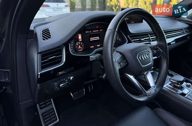 Позашляховик / Кросовер Audi Q7 2018 в 