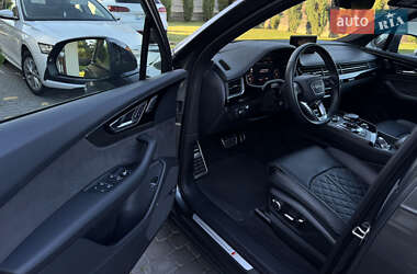 Позашляховик / Кросовер Audi Q7 2018 в 