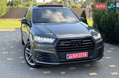 Позашляховик / Кросовер Audi Q7 2018 в 