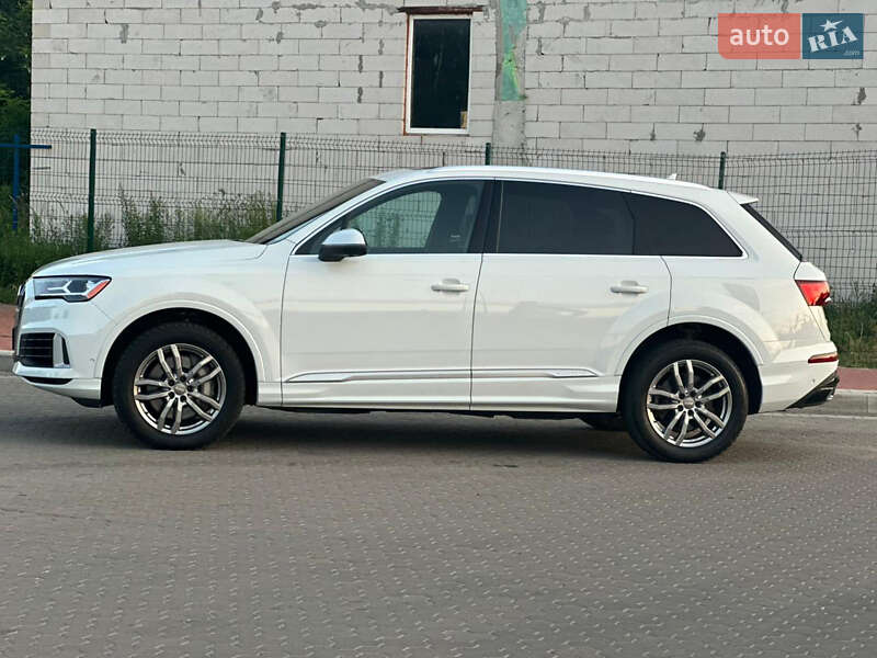 Позашляховик / Кросовер Audi Q7 2021 в Києві